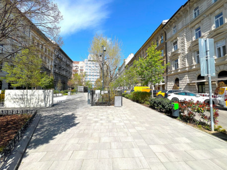 Jókai tér