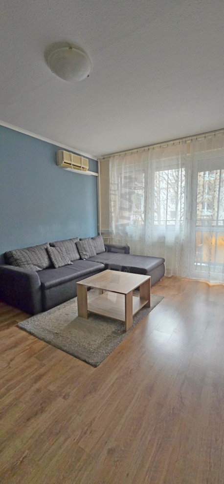 Neszmélyi út Neszmélyi út