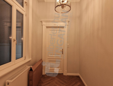 Váci utca-budapest-v-kerulet-vaci-utca_18.jpg