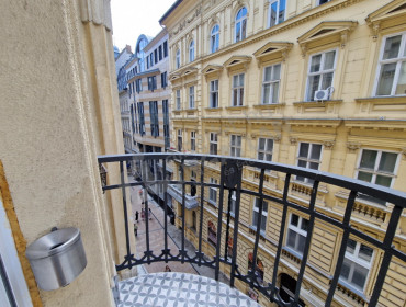 Váci utca-budapest-v-kerulet-vaci-utca_3.jpg