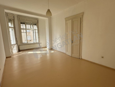 Népszínház utca-budapest-viii-kerulet-nepszinhaz-utca_3.jpg