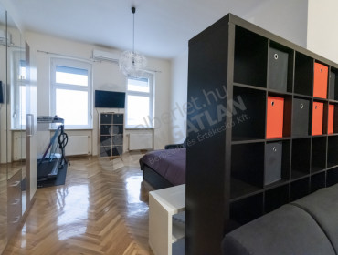 II. János Pál pápa tér-budapest-viii-kerulet-ii-janos-pal-papa-ter_8.jpg
