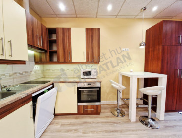 Attila út-budapest-i-kerulet-attila-ut_20.jpg