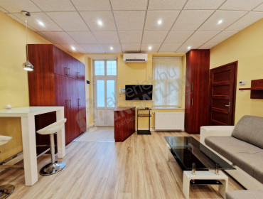 Attila út-budapest-i-kerulet-attila-ut_28.jpg