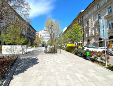 Jókai tér