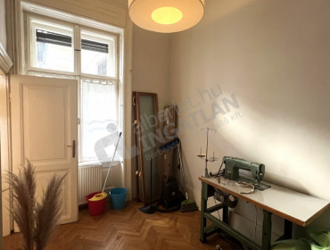 Jókai tér-budapest-vi-kerulet-jokai-ter_19.jpg