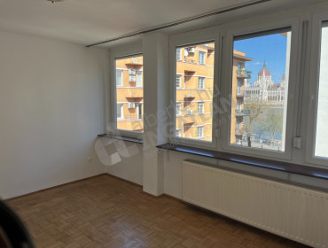 Fő utca-budapest-i-kerulet-fo-utca_5.jpg
