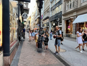 Váci utca-budapest-v-kerulet-vaci-utca_14.jpg