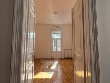 Hajós utca-budapest-vi-kerulet-hajos-utca_5.jpg