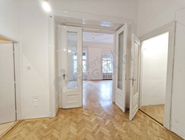 Lőrinc pap tér-budapest-viii-kerulet-lorinc-pap-ter_18.jpg