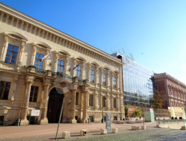 Lőrinc pap tér-budapest-viii-kerulet-lorinc-pap-ter_2.jpg