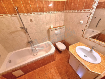 Bajcsy-Zsilinszky út-budapest-v-kerulet-bajcsy-zsilinszky-ut_6.jpg