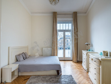 Váci utca-budapest-v-kerulet-vaci-utca_15.jpg