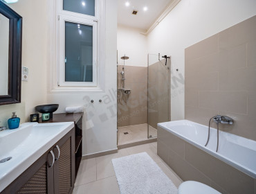 Váci utca-budapest-v-kerulet-vaci-utca_17.jpg