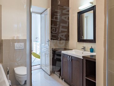 Váci utca-budapest-v-kerulet-vaci-utca_18.jpg